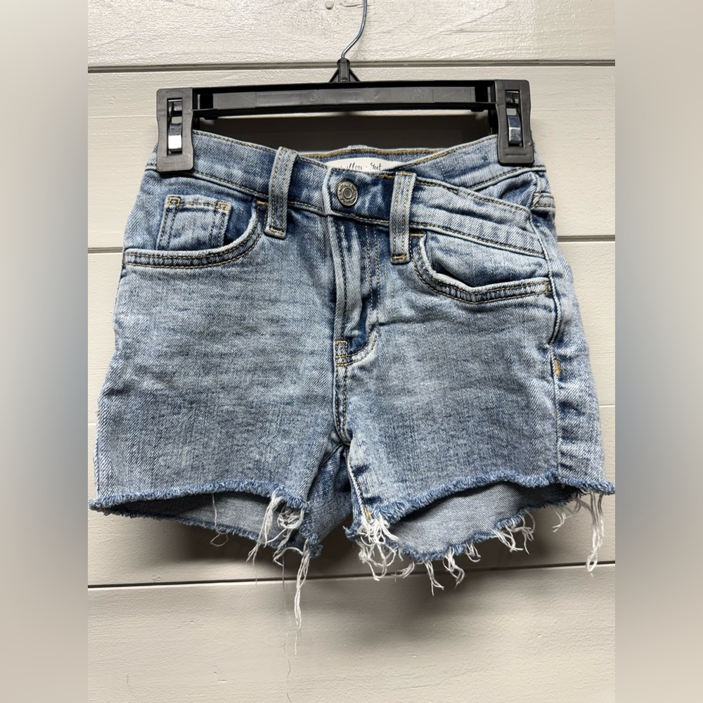 WILLOW & ROOT FROM BUCKLE YOUTH SIZE 6 denim shorts